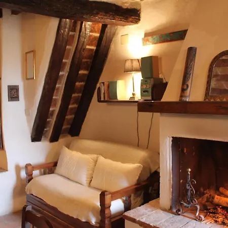 Apartment Petite Maison, Nel Borgo Di *