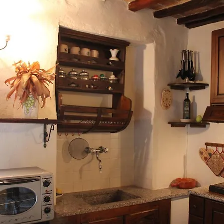 Apartment Petite Maison, Nel Borgo Di *