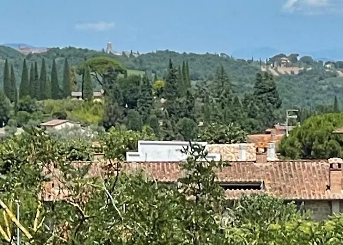 Petite Maison, Nel Borgo Di